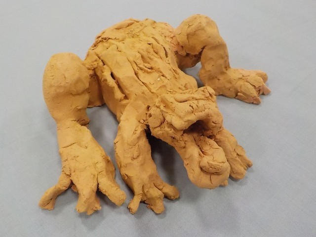 えさをたべてるかえる