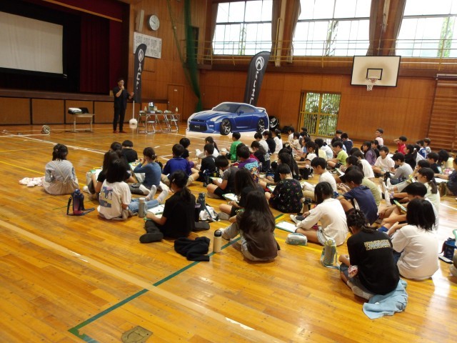 みんな真剣に話を聞いています！