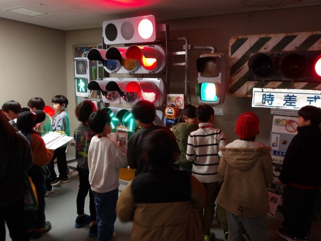 様々な信号機を見せていただきました